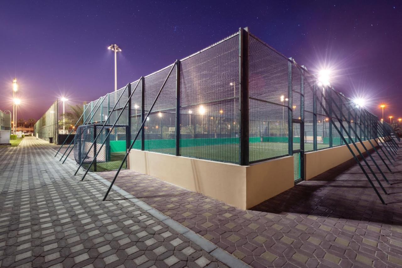 Officers Club & Hotel Abu Dhabi Exterior foto The Al-Shaab Olympic Park