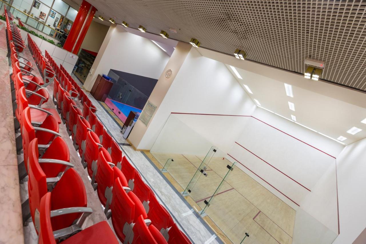Officers Club & Hotel Abu Dhabi Exterior foto The squash court at the University of Nottingham