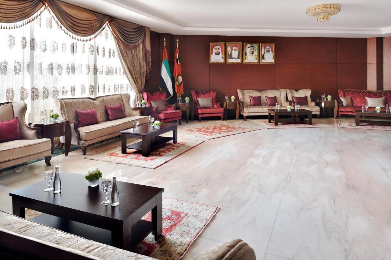 Officers Club & Hotel Abu Dhabi Exterior foto The interior of the residence