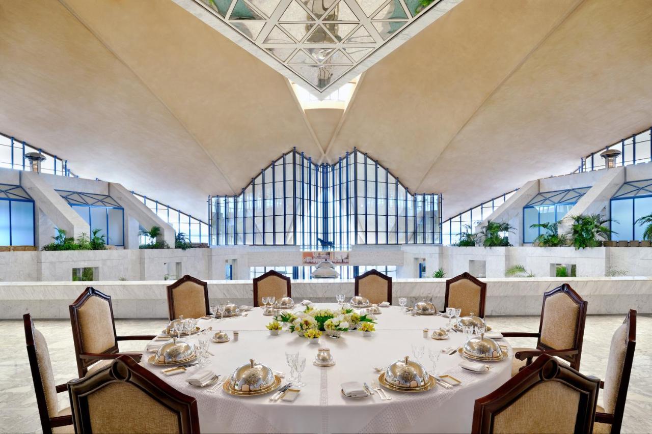 Officers Club & Hotel Abu Dhabi Exterior foto The interior of the National Museum of Singapore